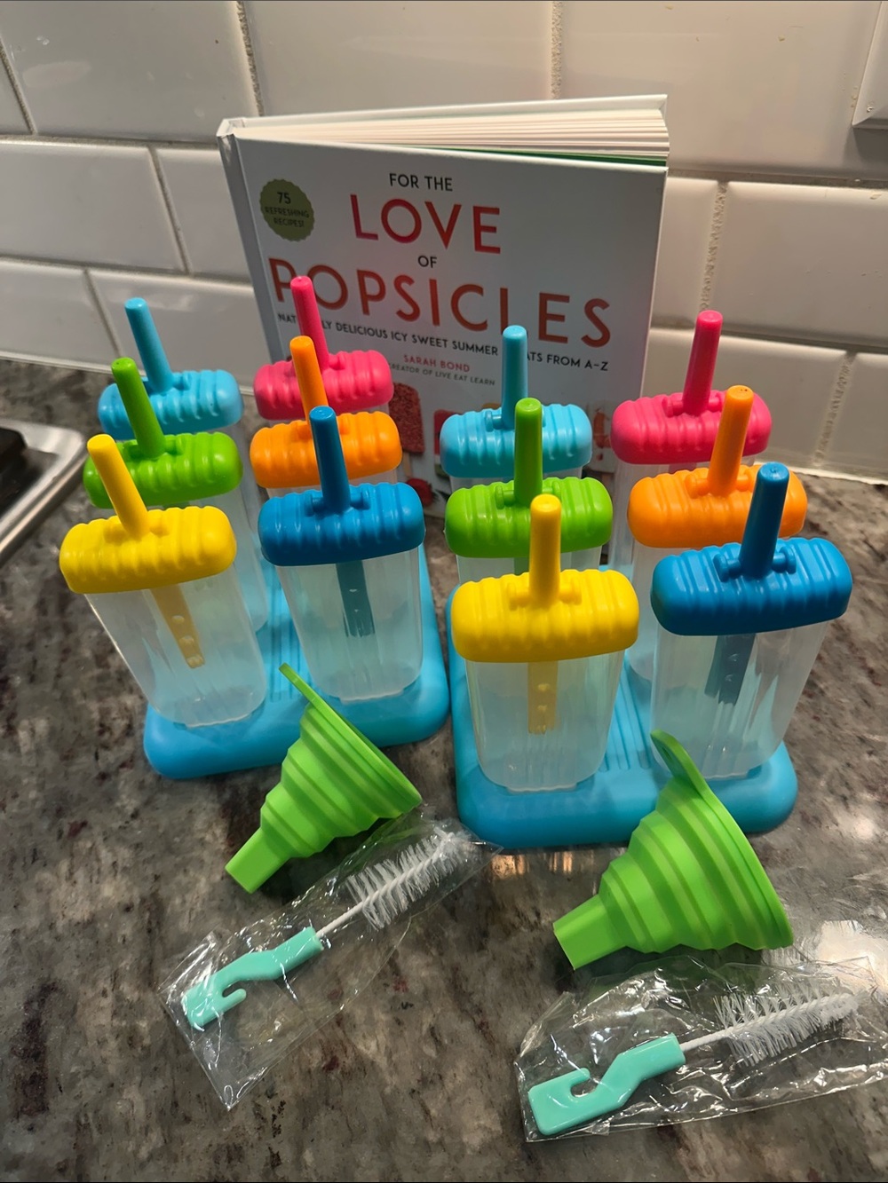 Ozera 12-Count Popsicle Molds & For the Love of Popsicles Recipe Book